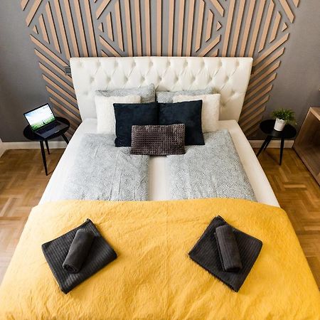 Deluxe Quentin Home Next To The Fashion Street บูดาเปสต์ ภายนอก รูปภาพ