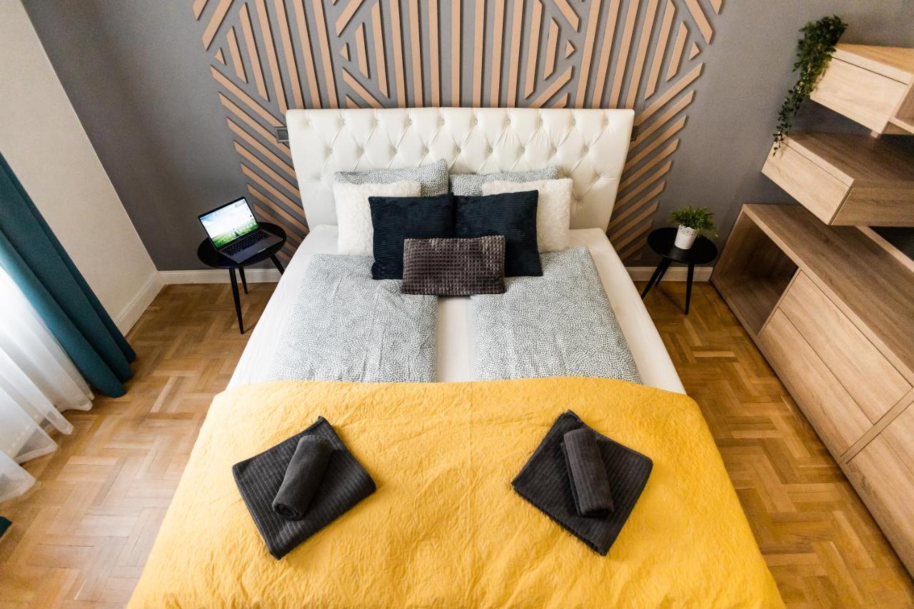 Deluxe Quentin Home Next To The Fashion Street บูดาเปสต์ ภายนอก รูปภาพ
