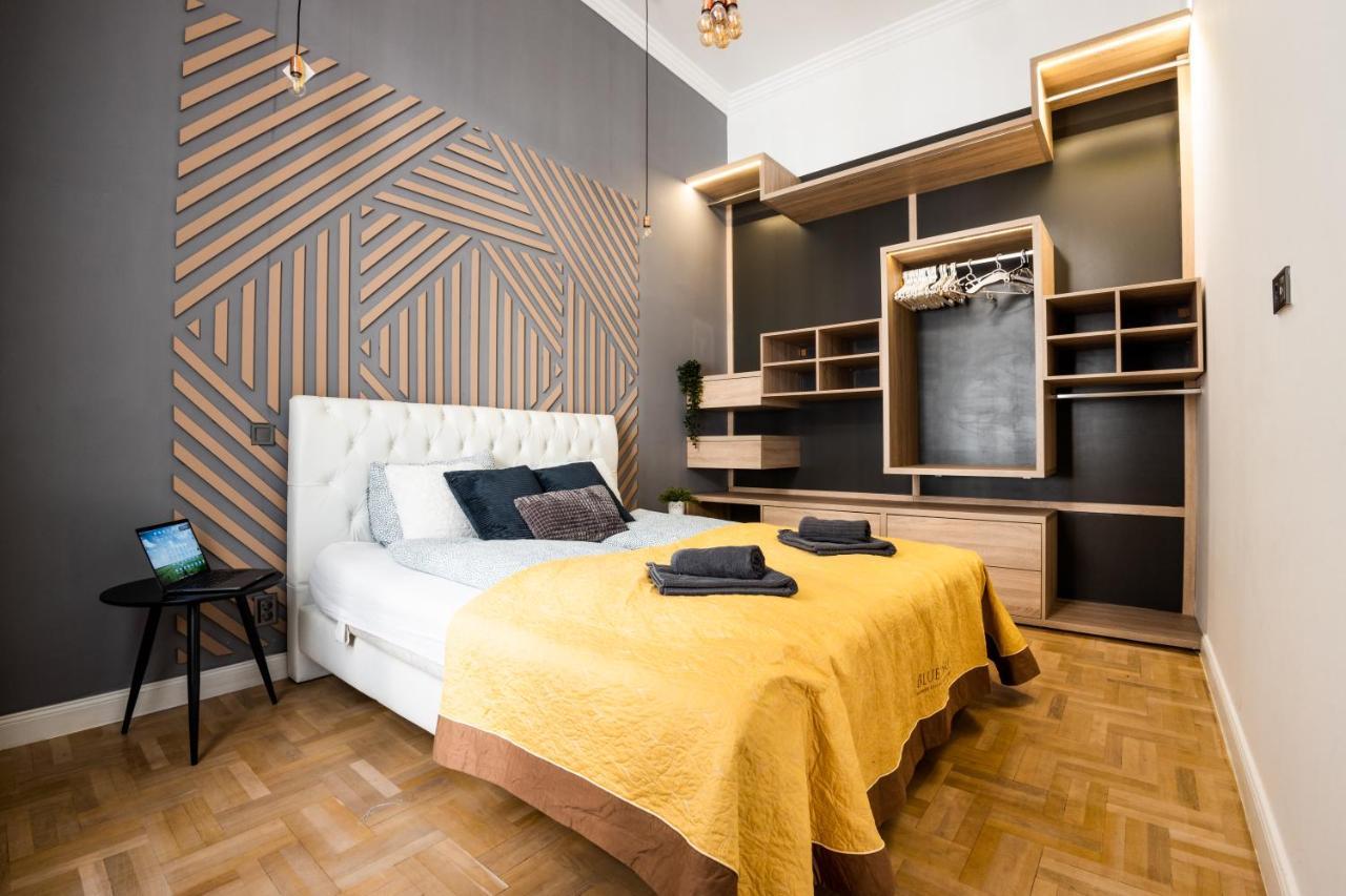 Deluxe Quentin Home Next To The Fashion Street บูดาเปสต์ ภายนอก รูปภาพ