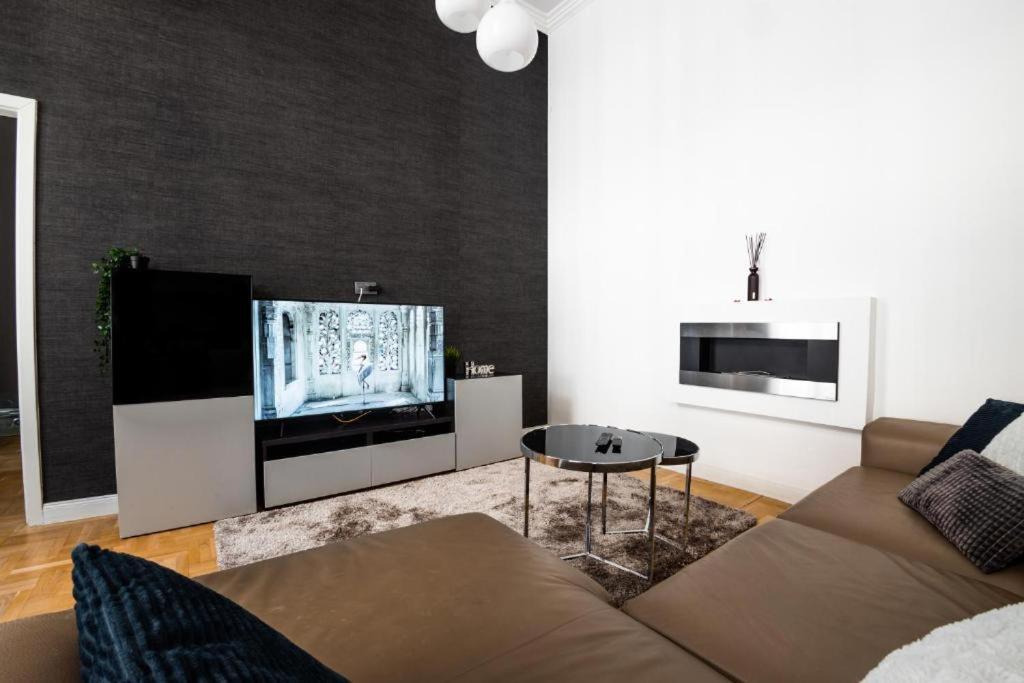 Deluxe Quentin Home Next To The Fashion Street บูดาเปสต์ ภายนอก รูปภาพ